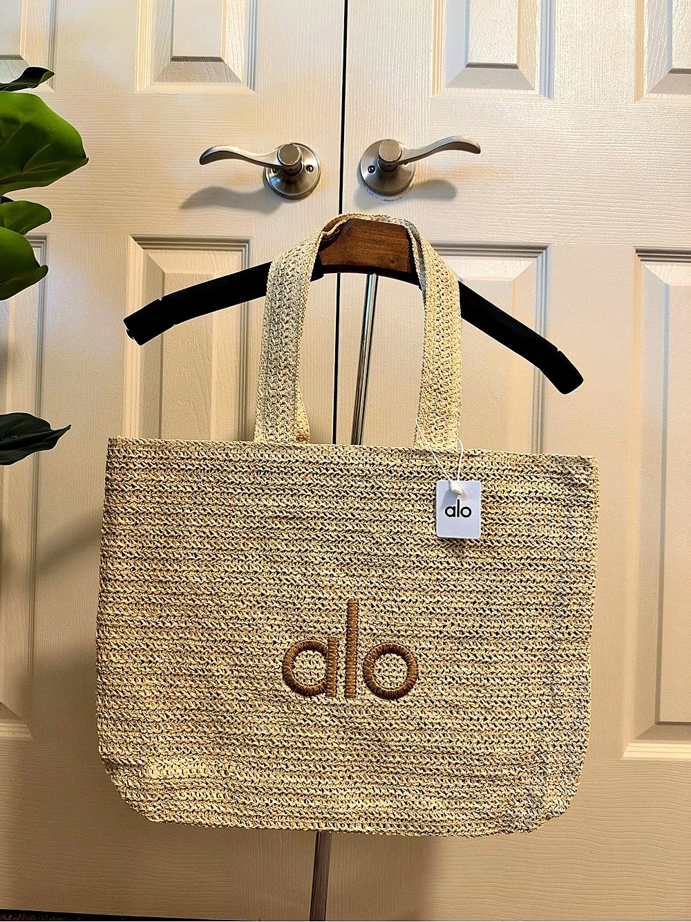 Alo Yoga Medium Woven Straw Tote Bag – Natural Beige Beach Shoulder Bag